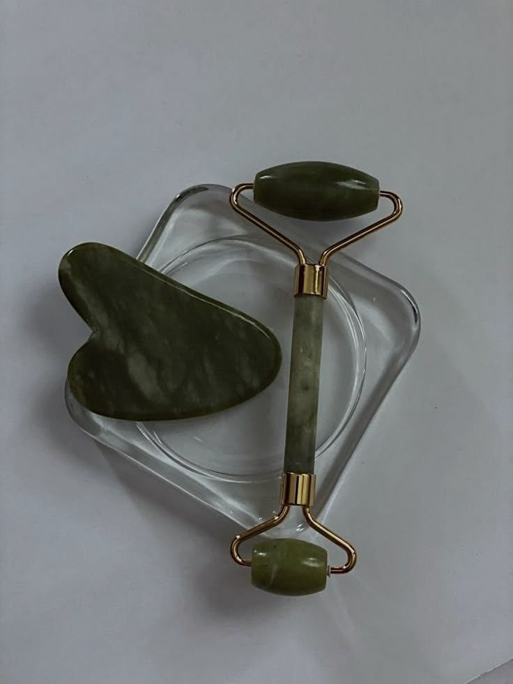 🍁Glow & Sculpt Ice Facial Combo🧊
Soothe your skin, shrink pores, and define your features.🍁
Reusable, Natural, and easy to use daily.🌾
"Enjoy 2 premium tools in 1 value pack"💐